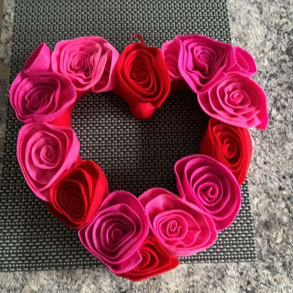 Love & Cupcakes Roses Wreath Valentine’s Day Decor - Picture 2 of 7